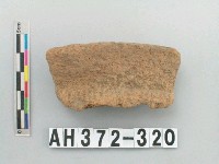 藏品(褐色夾砂陶口緣)的圖片